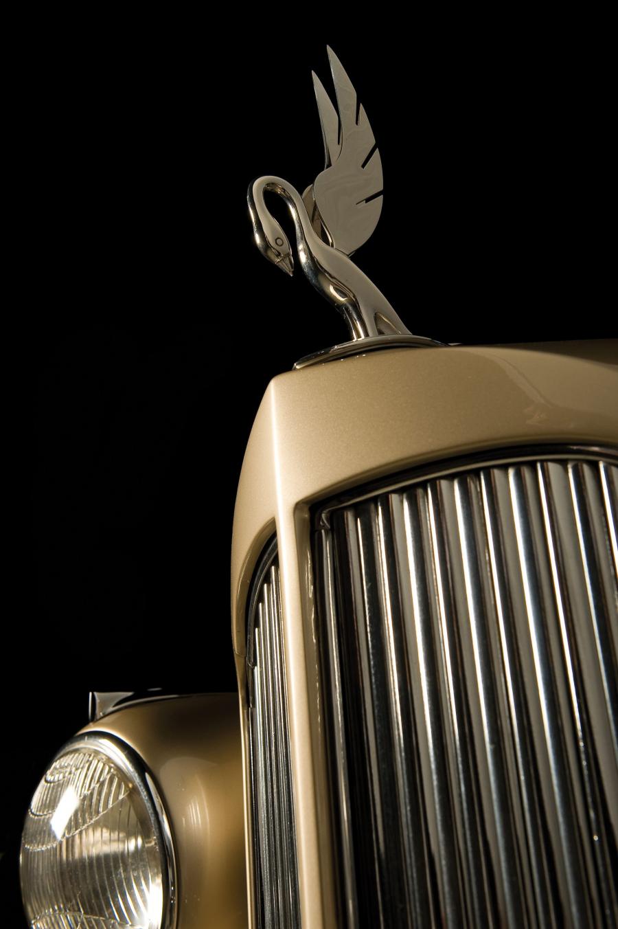 Детали экстерьера Packard Twelve Coupe Roadster 1938 года  (фото 3 из 12)